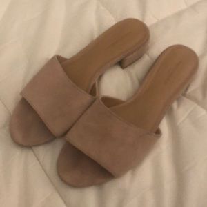 Banana Republic Suede Kitten Heel sandal